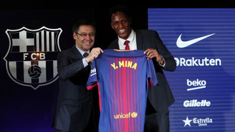 Yerry Mina, en su presentaci&oacute;n con el Barcelona