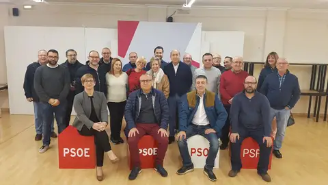 Vicente Alberola -en el centro- será nombrado Secretario General del PSOE en la comarca del Baix Vinalopó Vicente Alberola -en el centro- será nombrado Secretario General del PSOE en la comarca del Baix Vinalopó
