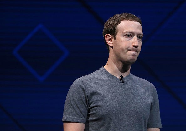 El Parlamento británico llama a declarar a Mark Zuckerberg por la filtración de datos de Facebook El Parlamento británico llama a declarar a Mark Zuckerberg por la filtración de datos de Facebook