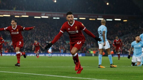 Alex Oxlade-Chamberlain celebra el 1-0 ante el Manchester City