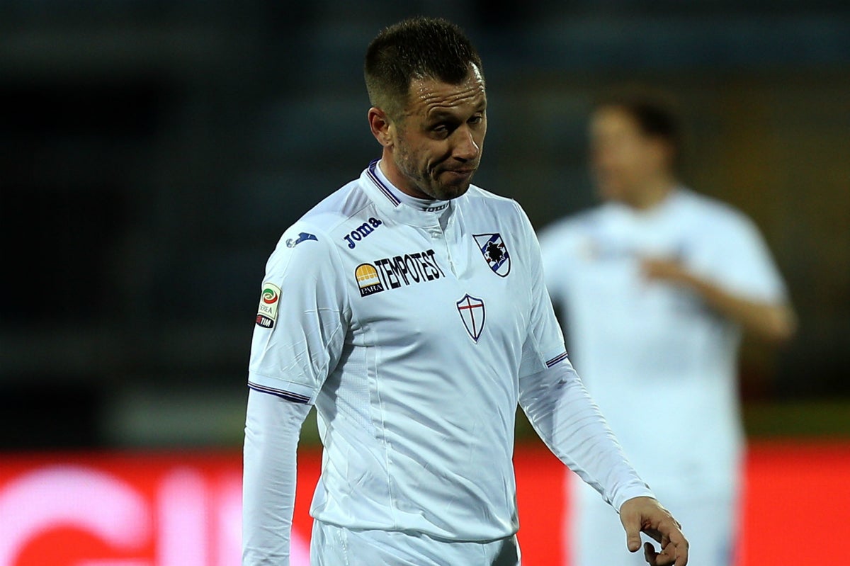 Cassano quiere volver a los terrenos de juego: "Mírame, peso 85 kilos, como en el Mundial de Brasil" Cassano quiere volver a los terrenos de juego: "Mírame, peso 85 kilos, como en el Mundial de Brasil"