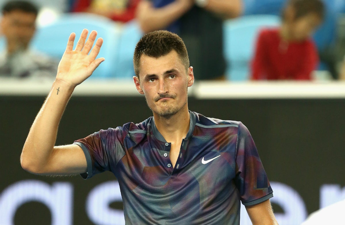 Bernard Tomic la lía tras caer en el Open de Australia: "Me voy a contar mis millones, chao chao" Bernard Tomic la lía tras caer en el Open de Australia: "Me voy a contar mis millones, chao chao"