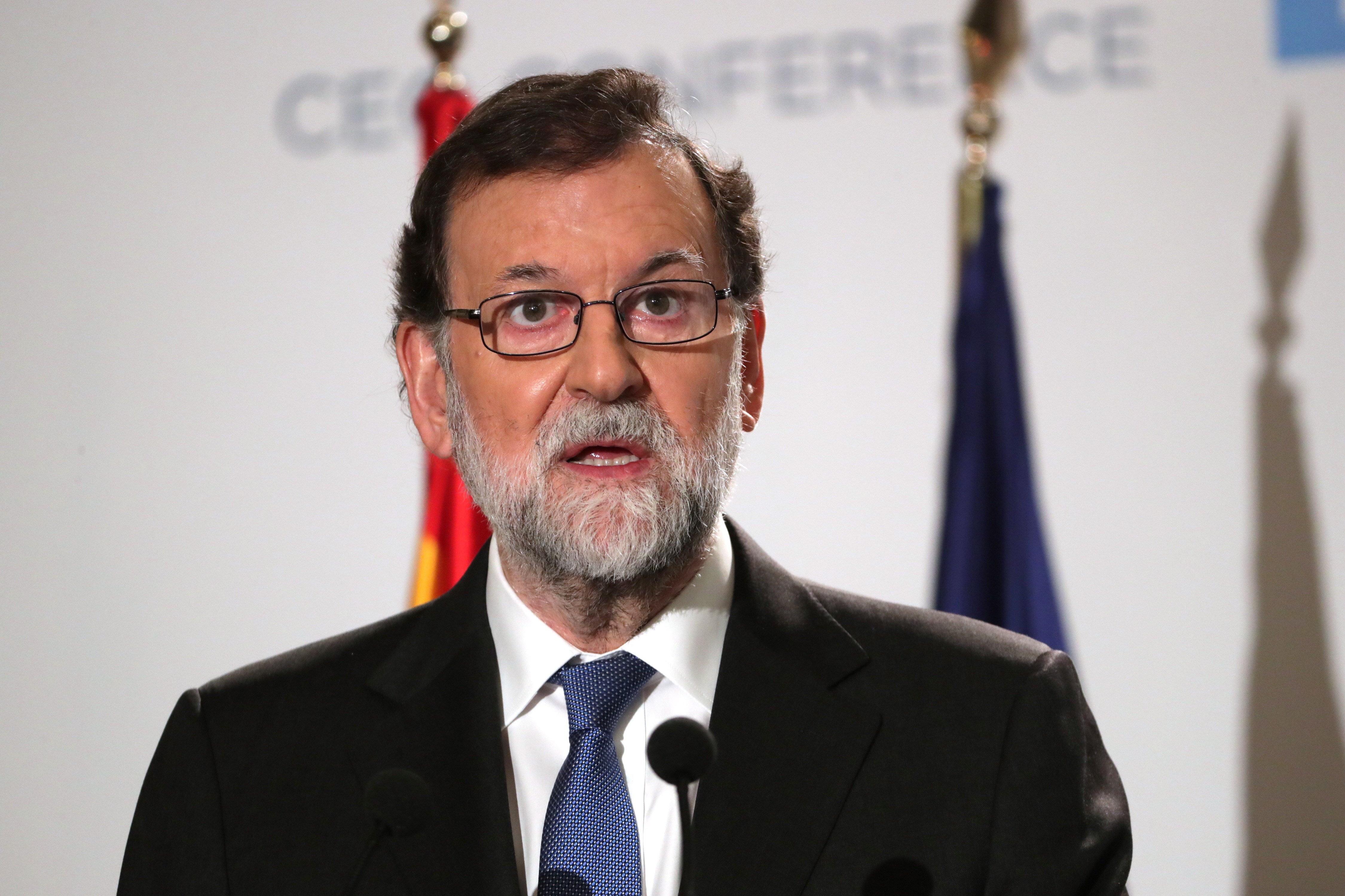 Rajoy avisa a Puigdemont de que el 155 seguirá en en vigor si es elegido presidente desde Bruselas Rajoy avisa a Puigdemont de que el 155 seguirá en en vigor si es elegido presidente desde Bruselas