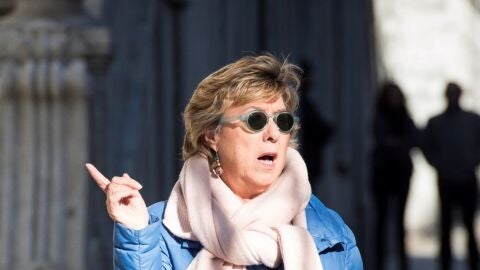 Pilar Barreiro ante las puertas del Tribunal Supremo