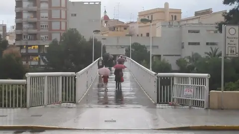 Pasarela del Mercado de Elche en un día de lluvia Pasarela del Mercado de Elche en un día de lluvia