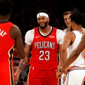 Anthony Davis celebra una canasta junto a sus compañeros Anthony Davis celebra una canasta junto a sus compañeros