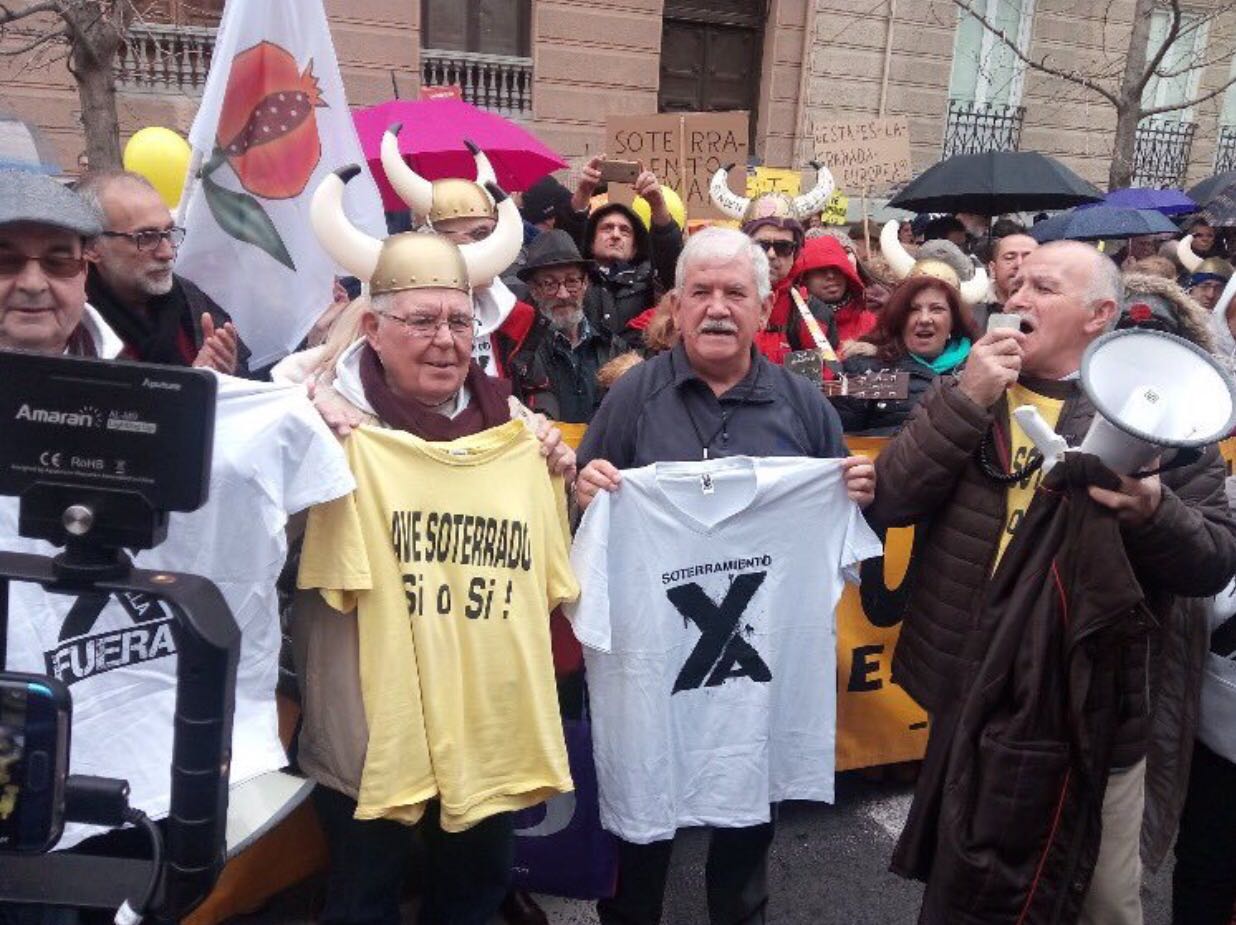 La Marea Amarilla pide responsabilidad al Gobierno tras la reunión de Fomento en Granada La Marea Amarilla pide responsabilidad al Gobierno tras la reunión de Fomento en Granada
