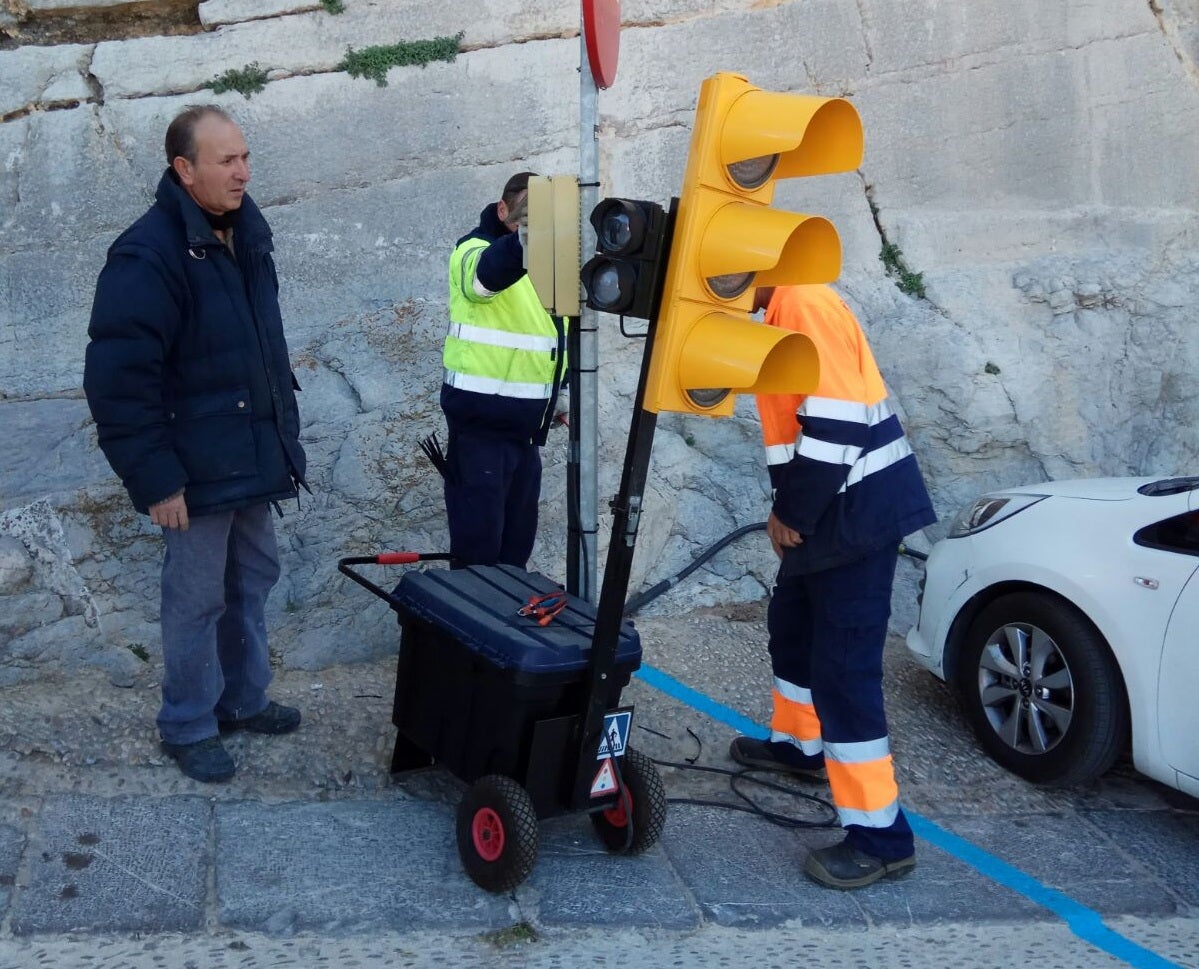 El acceso al Casco Antiguo de Peñíscola estará regulado por semáforo durante las próximas semanas El acceso al Casco Antiguo de Peñíscola estará regulado por semáforo durante las próximas semanas