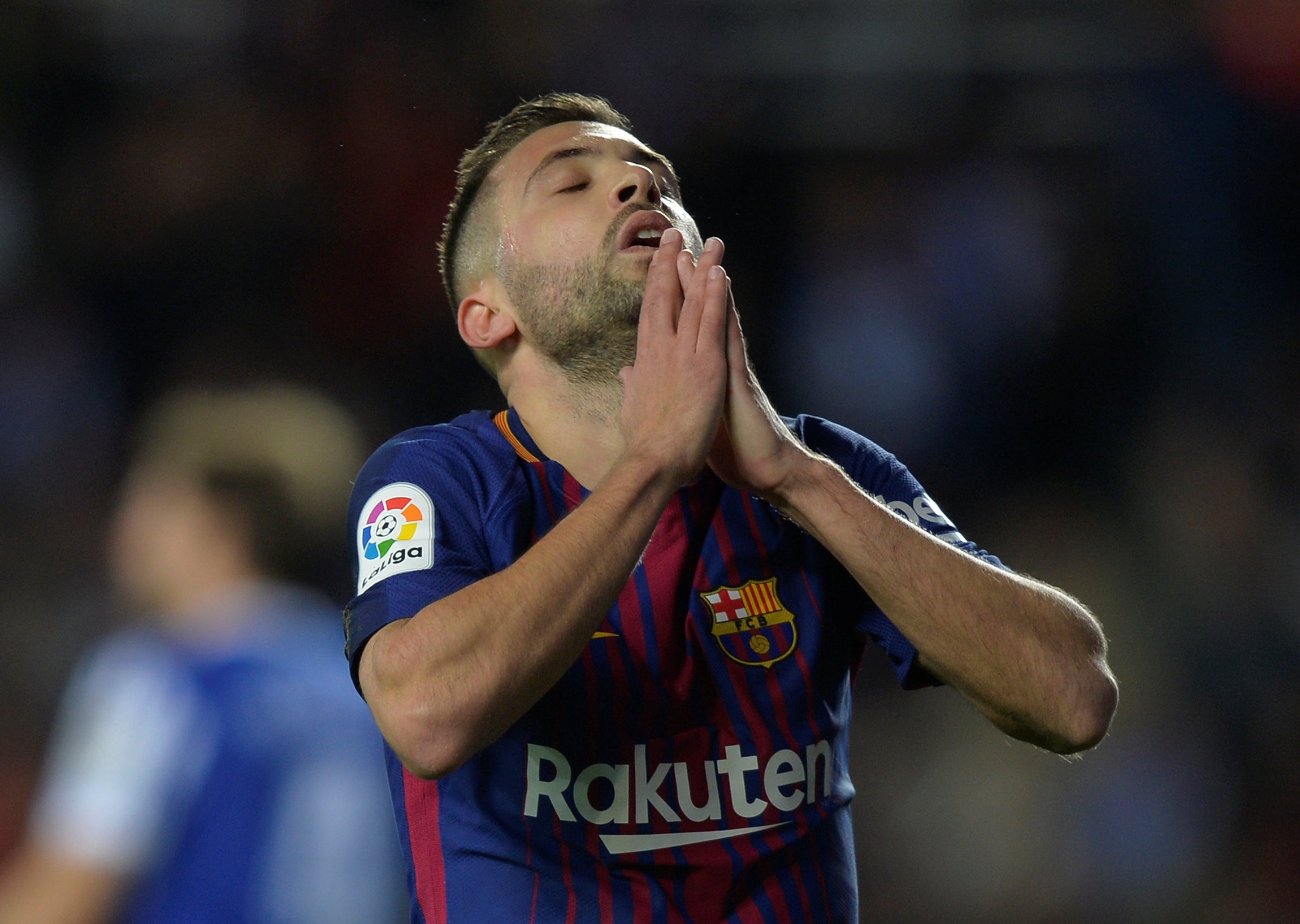 Jordi Alba, tras hacer una peineta: "Al que se lo he hecho seguro que se vendría a cenar conmigo si me conociera de verdad" Jordi Alba, tras hacer una peineta: "Al que se lo he hecho seguro que se vendría a cenar conmigo si me conociera de verdad"