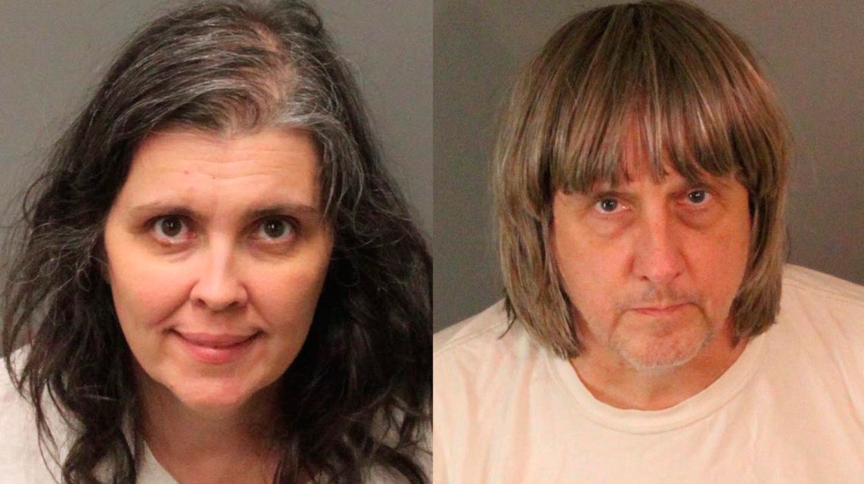 Detienen a los padres de 13 hijos por secuestrarlos y torturarlos en California Detienen a los padres de 13 hijos por secuestrarlos y torturarlos en California