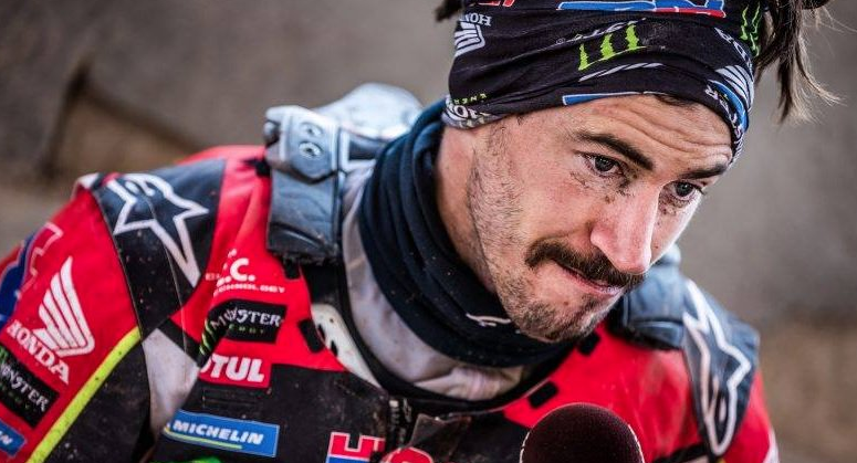 Joan Barreda, tras la caída que le ha afectado al ligamento: "Voy a intentar acabar aunque estoy bastante mermado" Joan Barreda, tras la caída que le ha afectado al ligamento: "Voy a intentar acabar aunque estoy bastante mermado"