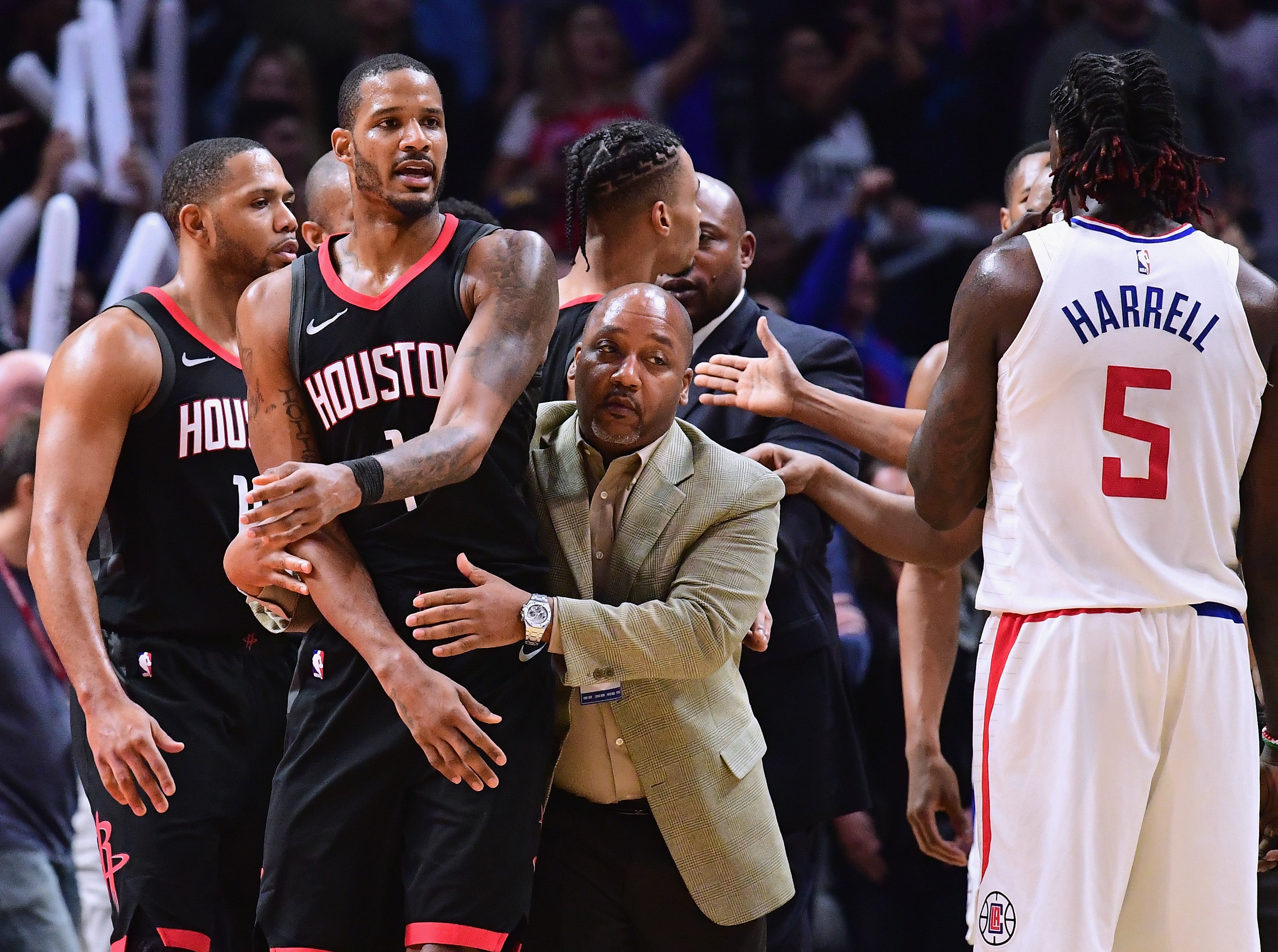 Pelea en los vestuarios tras el Clippers - Rockets: la Policía tuvo que intervenir Pelea en los vestuarios tras el Clippers - Rockets: la Policía tuvo que intervenir