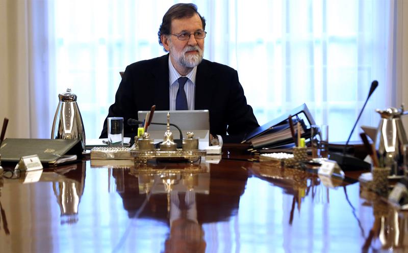 Rajoy recurrirá al Tribunal Constitucional si Puigdemont delega su voto en la sesión constitutiva del Parlament Rajoy recurrirá al Tribunal Constitucional si Puigdemont delega su voto en la sesión constitutiva del Parlament