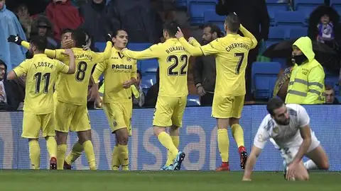 El Villarreal celebra la victoria en el Bernabeu El Villarreal celebra la victoria en el Bernabeu