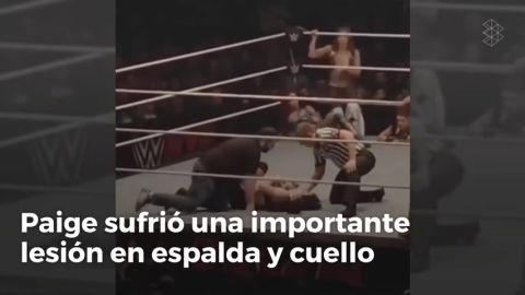 La brutal patada por la espalda que ha acabado con la carrera de una luchadora de la WWE