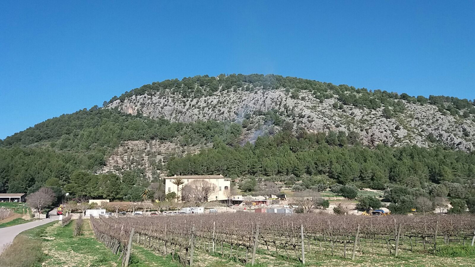Controlado el incendio de Puig de Maria de Pollença tras quemar 0,8 hectáreas Controlado el incendio de Puig de Maria de Pollença tras quemar 0,8 hectáreas