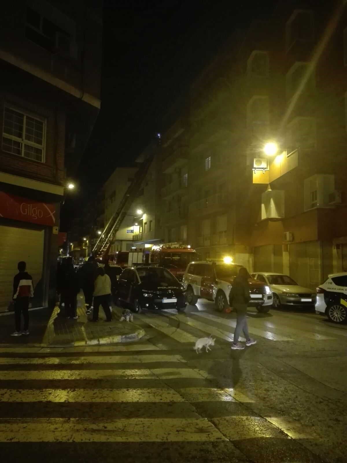 La Policía Local atribuye un allanamiento al hombre que accedió por la ventana a la casa del vecino huyendo de los agentes La Policía Local atribuye un allanamiento al hombre que accedió por la ventana a la casa del vecino huyendo de los agentes