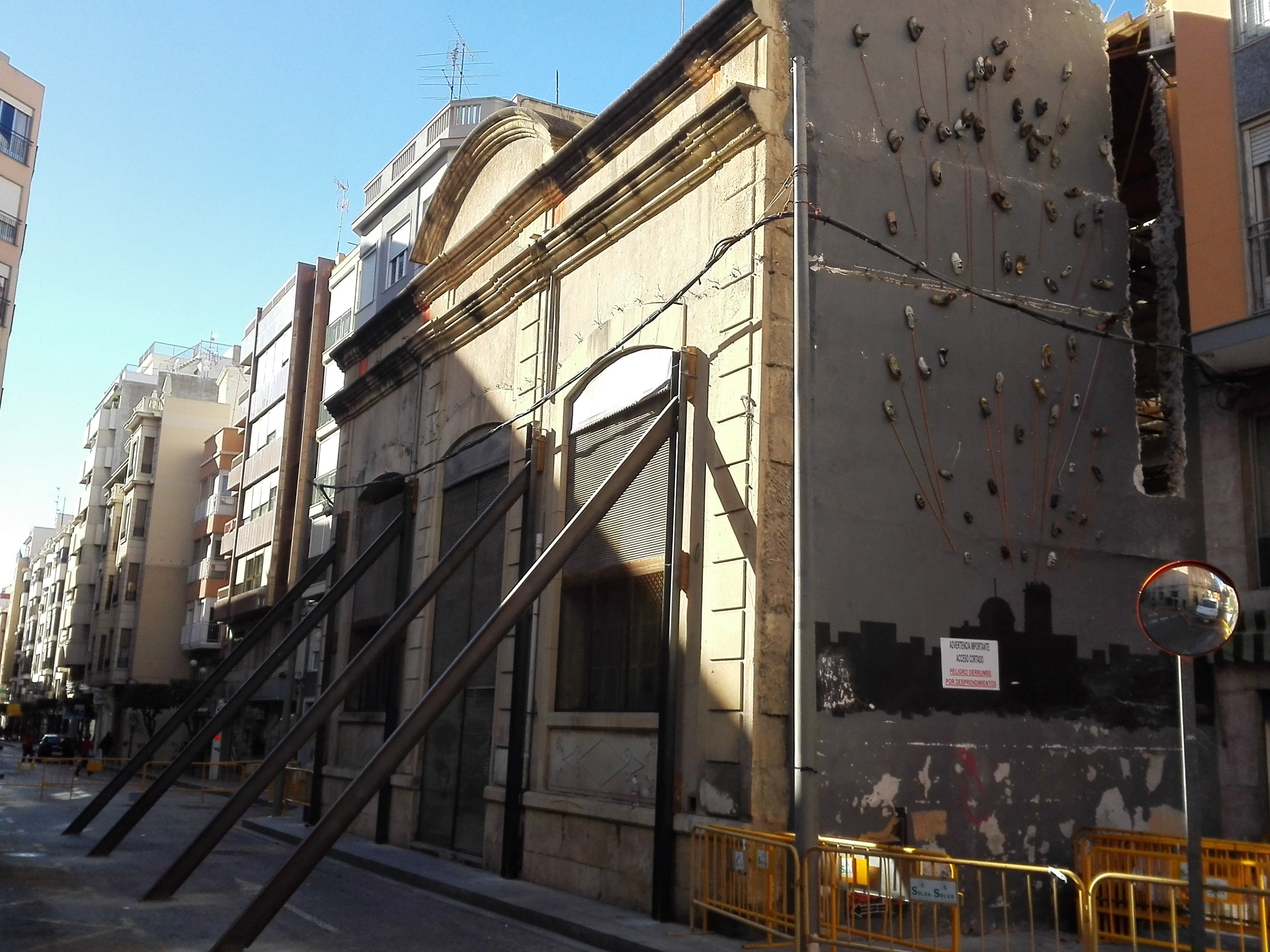 Una quincena de colectivos ciudadanos firman un manifiesto pidiendo la protección del edificio de Riegos El Progreso Una quincena de colectivos ciudadanos firman un manifiesto pidiendo la protección del edificio de Riegos El Progreso