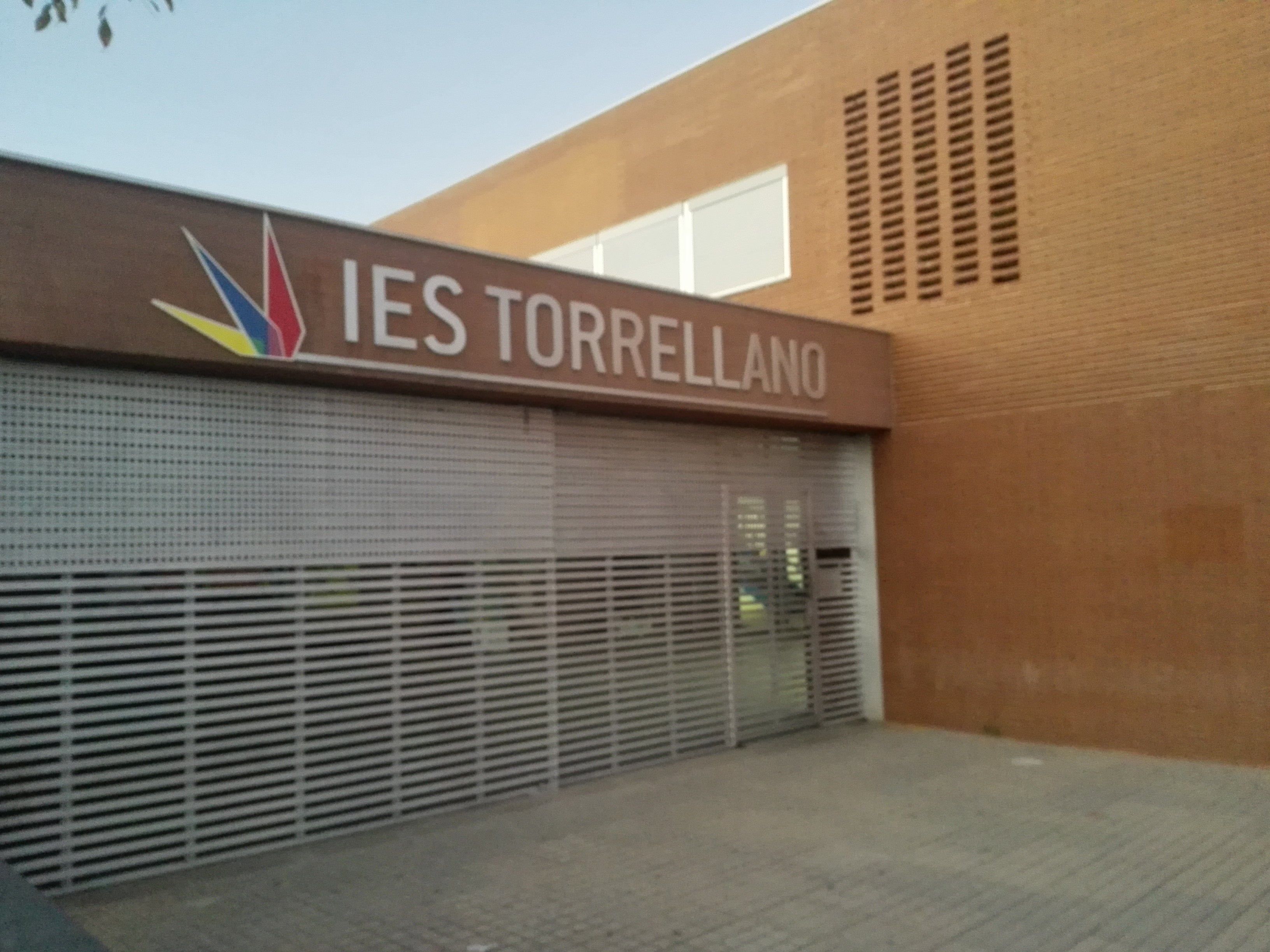 La concejala de Educación de Elche incide en que la seguridad en el IES Torrellano está garantizada La concejala de Educación de Elche incide en que la seguridad en el IES Torrellano está garantizada