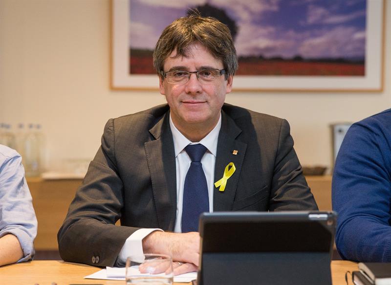 El PSC insta a Torrent a no permitir una investidura de Puigdemont a distancia El PSC insta a Torrent a no permitir una investidura de Puigdemont a distancia