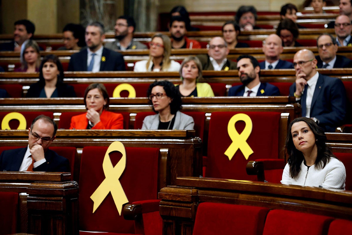 El Parlament catalán no decidirá hasta el martes la delegación de voto de los encausados El Parlament catalán no decidirá hasta el martes la delegación de voto de los encausados