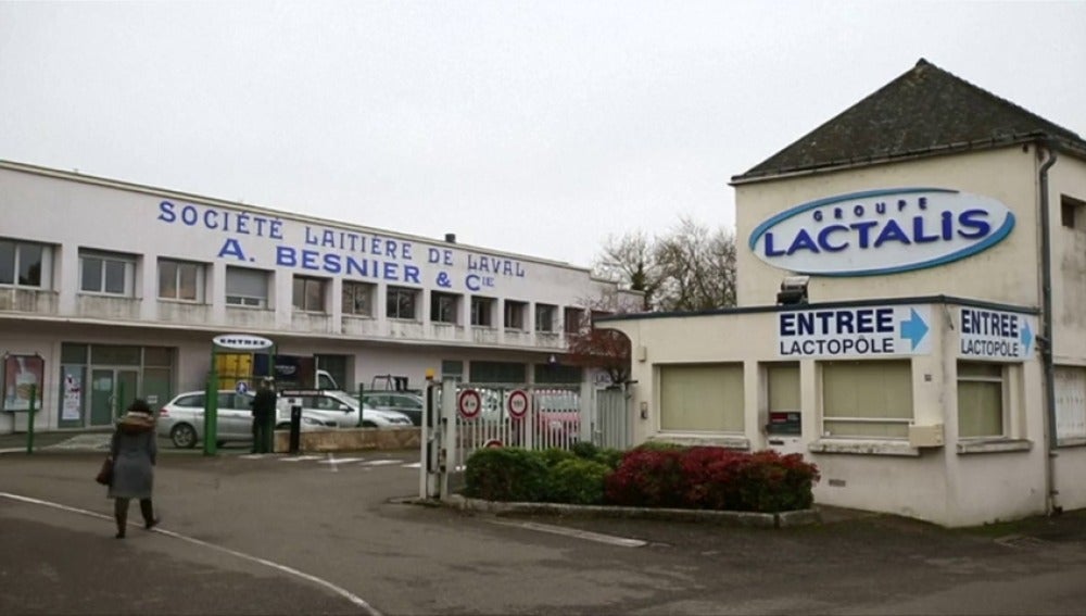 Lactalis retira en España 550.000 productos de la planta francesa que fabricó la leche contaminada