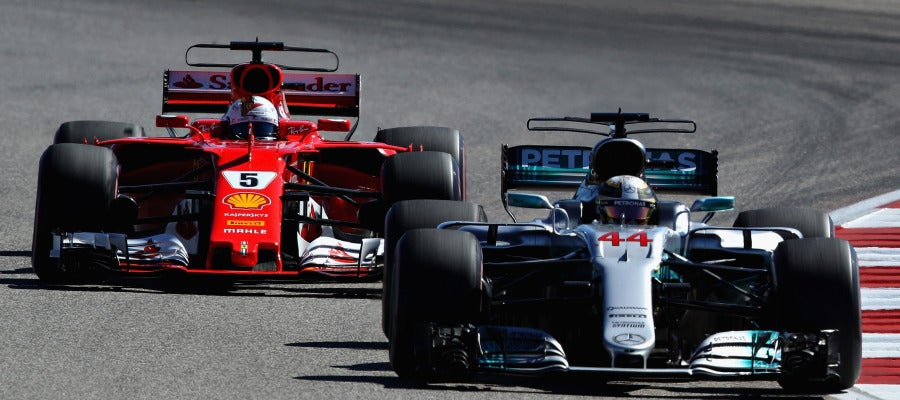 Hamilton y Vettel, durante el GP de Estados Unidos de 2017 Hamilton y Vettel, durante el GP de Estados Unidos de 2017