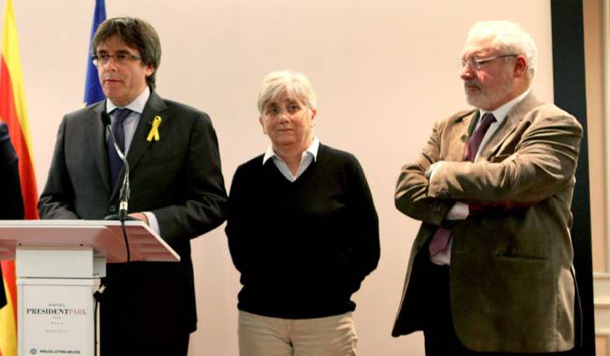 La Mesa del Parlament debate este martes si se delega el voto a los encausados de Bélgica La Mesa del Parlament debate este martes si se delega el voto a los encausados de Bélgica