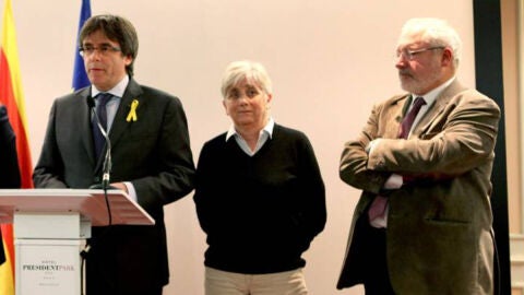 Carles Puigdemont, Clara Ponsat&iacute; y Llu&iacute;s Puig