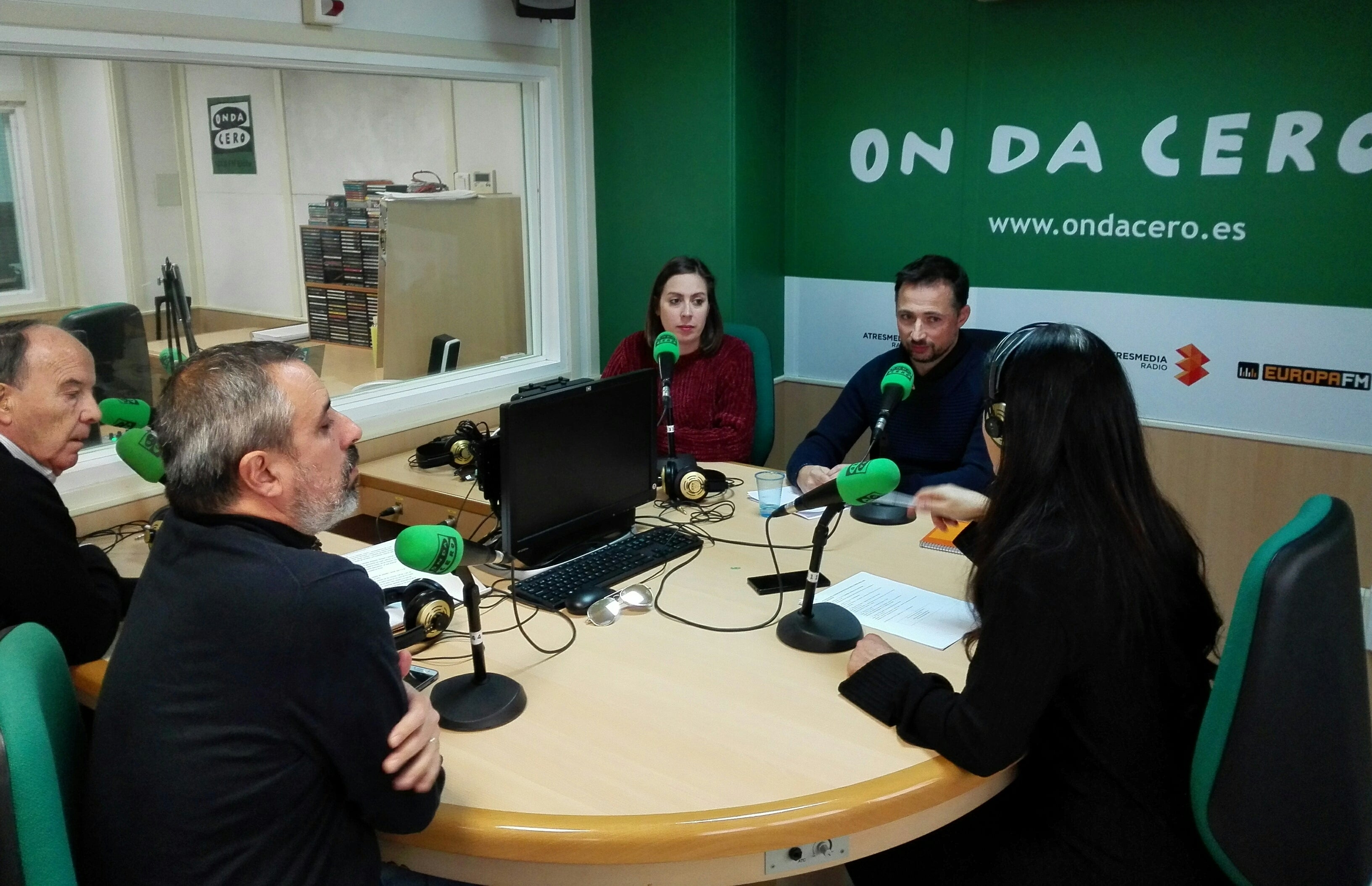 "El ayuntamiento no puede consentir que la Plaza de la Constitución siga cerrada al tráfico" "El ayuntamiento no puede consentir que la Plaza de la Constitución siga cerrada al tráfico"