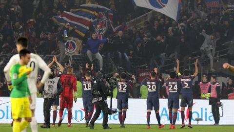 Los jugadores del PSG celebran un gol. 