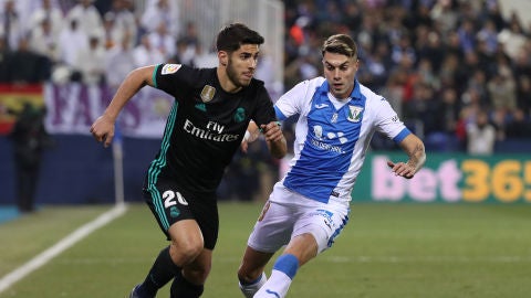 Asensio conduce el bal&oacute;n ante el Legan&eacute;s