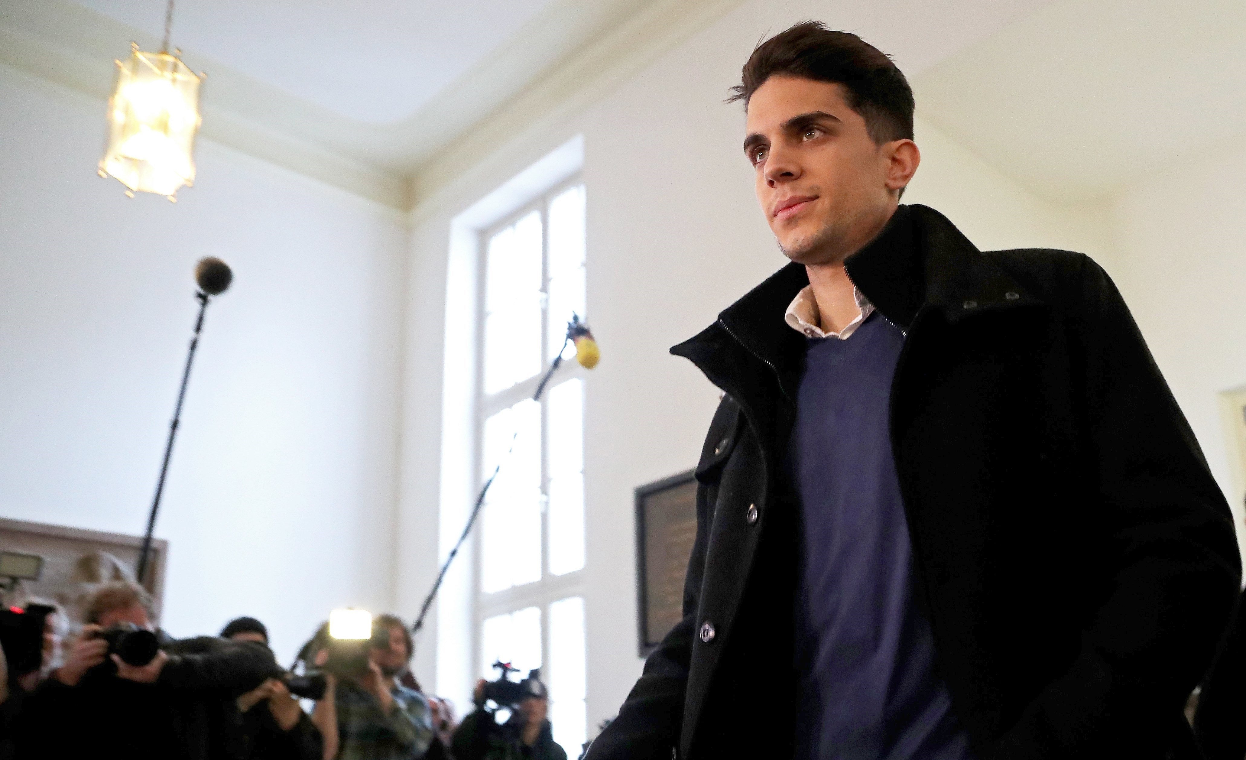 Bartra aterriza en Sevilla para fichar por el Betis Bartra aterriza en Sevilla para fichar por el Betis
