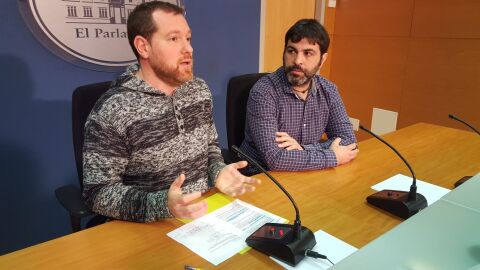 El coportavoz de M&Eacute;S per Mallorca, David Abril, y el portavoz adjunto, Josep Ferr&agrave;.