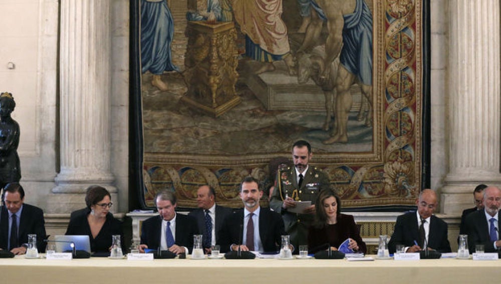 Los Reyes presiden la reunión de la Fundación Princesa de Girona