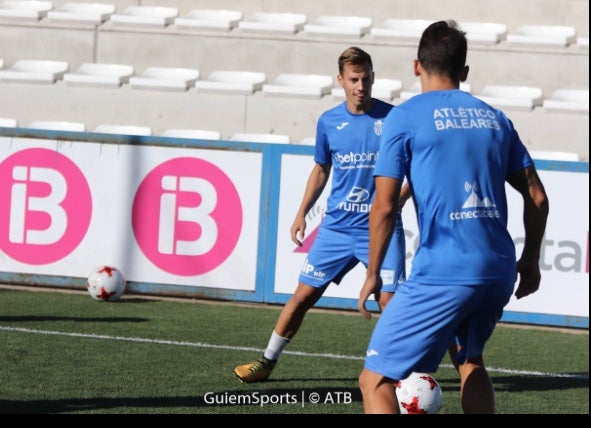 El Elche quiere al extremo zurdo Julio Delgado, del Atlético Baleares El Elche quiere al extremo zurdo Julio Delgado, del Atlético Baleares