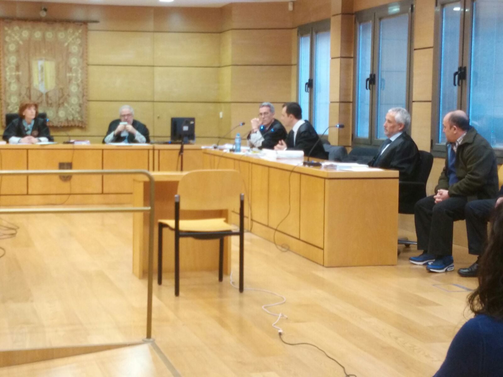 "No lo quería matar, solo cogí el leño para defenderme" "No lo quería matar, solo cogí el leño para defenderme"