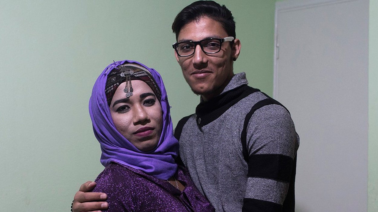 El calvario de una pareja LGTB de refugiados atrapados en Lesbos El calvario de una pareja LGTB de refugiados atrapados en Lesbos