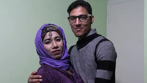 Pareja LGTB de refugiados atrapados en Lesbos Pareja LGTB de refugiados atrapados en Lesbos