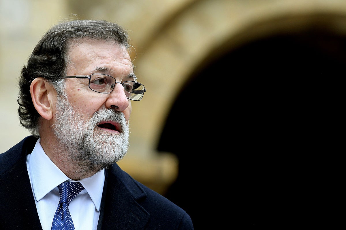 Rajoy felicita a la cantante Marta Sánchez por poner letra al himno de España Rajoy felicita a la cantante Marta Sánchez por poner letra al himno de España