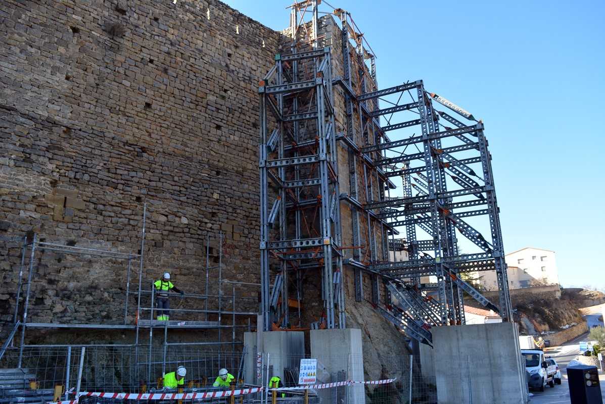 Morella instala el andamio para la rehabilitación de la Torre del Racó Morella instala el andamio para la rehabilitación de la Torre del Racó
