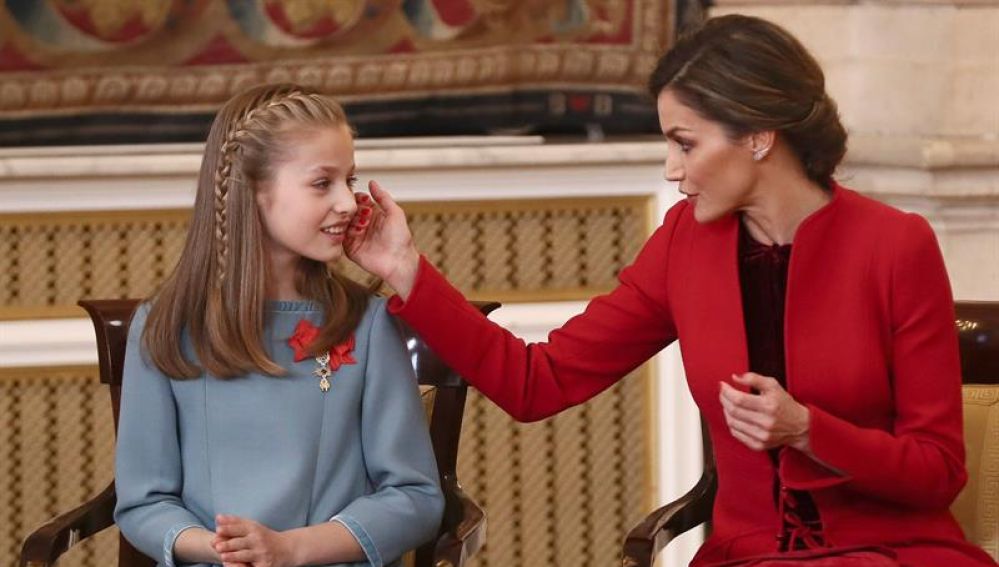 La Reina Letizia con la Princesa de Asturias tras la entrega del Toisón de Oro