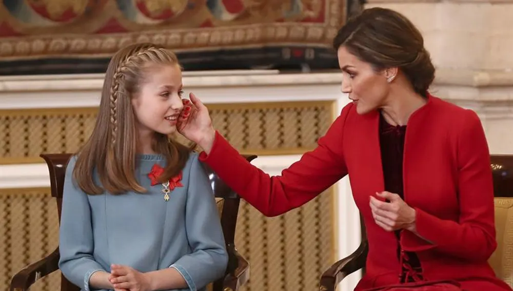 La Reina Letizia con la Princesa de Asturias tras la entrega del Toisón de Oro La Reina Letizia con la Princesa de Asturias tras la entrega del Toisón de Oro