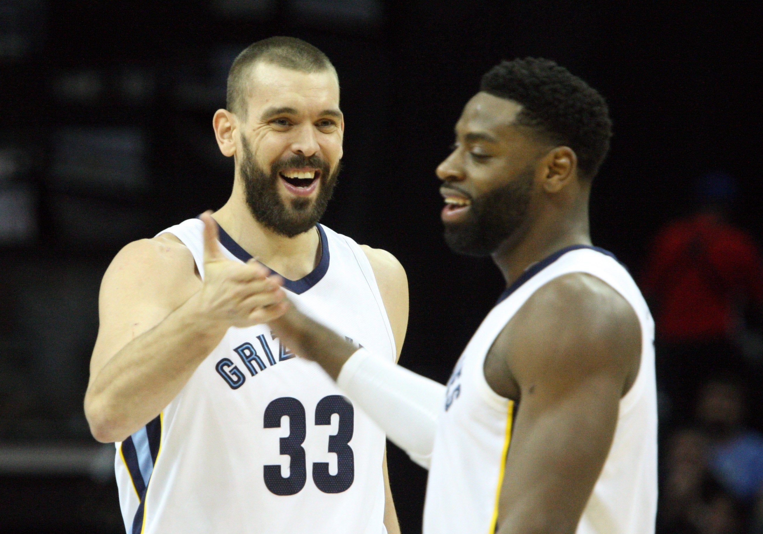 Marc Gasol celebra su cumpleaños con doble-doble y victoria ante los Suns Marc Gasol celebra su cumpleaños con doble-doble y victoria ante los Suns