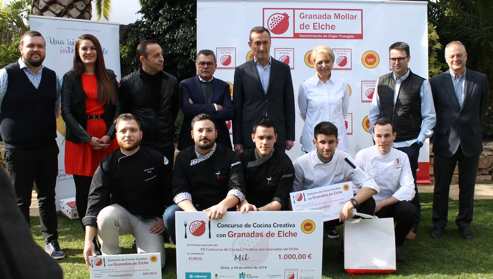Finalistas del concurso con miemrbos de la Corporación del Ayuntamiento de Elche