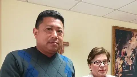 La presidenta de Manos Unidas en Segovia y el misionero seglar David Zambrano MANOS UNIDAS EN SEGOVIA