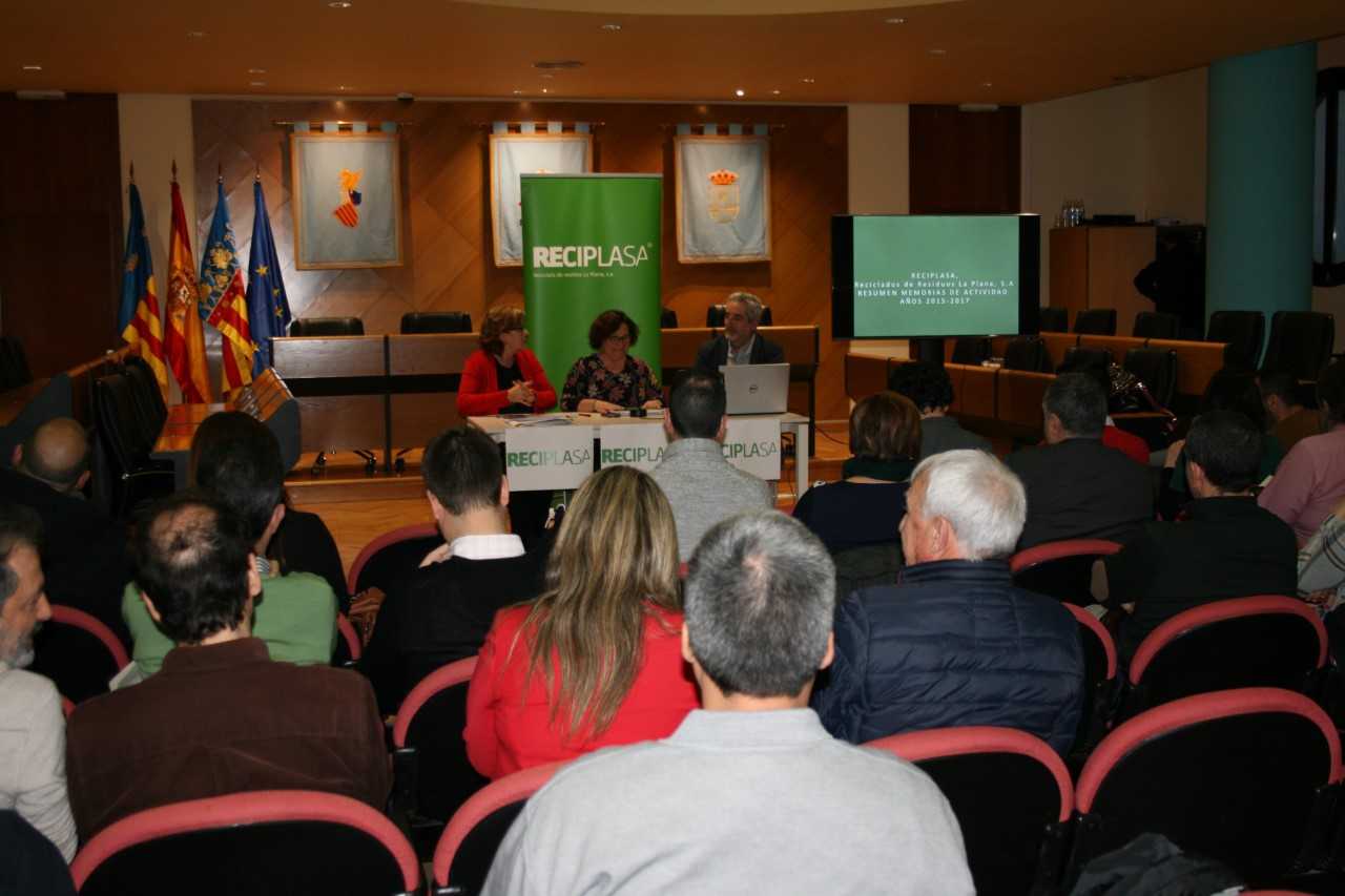 Reciplasa informa de su actividad a los grupos municipales de su área de actuación Reciplasa informa de su actividad a los grupos municipales de su área de actuación