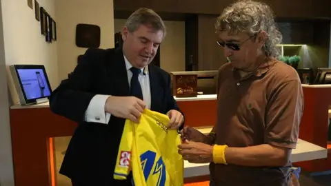 Mágico González Mágico González