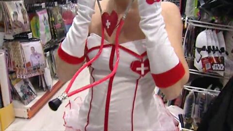 El sindicato de enfermer&iacute;a SATSE pide que se deje de vender el disfraz de "enfermera sexy"