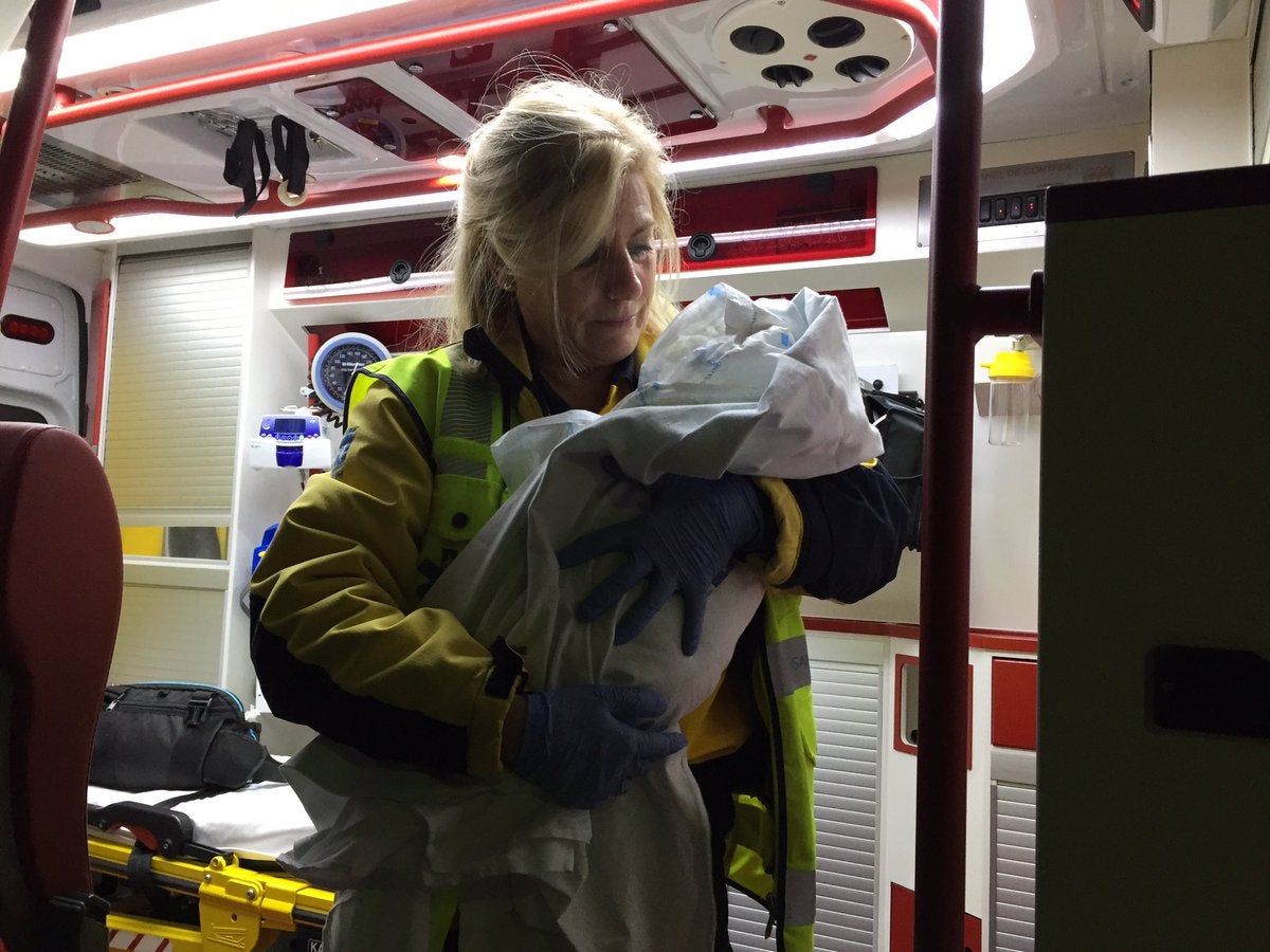 La Policía interroga a la joven que abandonó a su bebé a las puertas de una iglesia La Policía interroga a la joven que abandonó a su bebé a las puertas de una iglesia